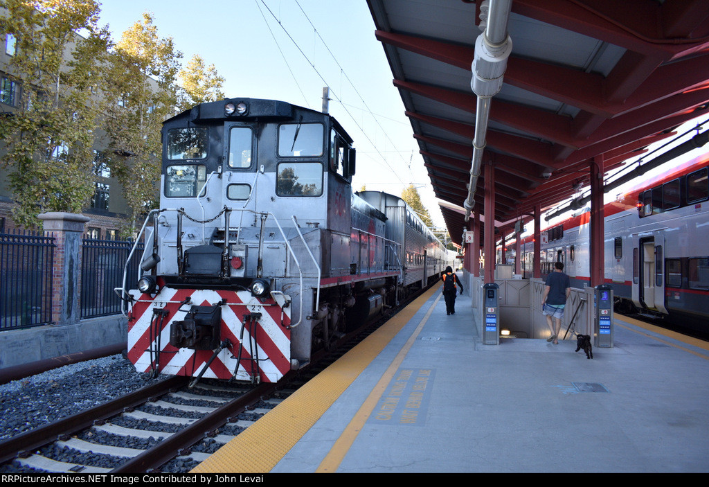 A Caltrain extra move consisting of a switcher pulling some Gallery cars pauses on Track 9